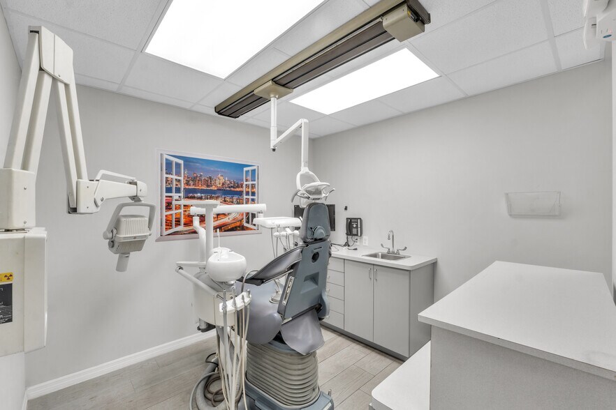 More Photos Of 8882 Royal Palm Blvd, Coral Springs Healthcare For Lease