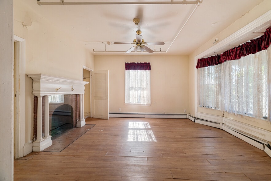 More Photos Of 17 Monmouth St, Somerville Apartments For Sale