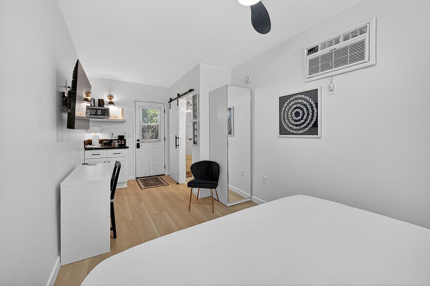More Photos Of 218 Venice Way, Venice Multifamily For Sale
