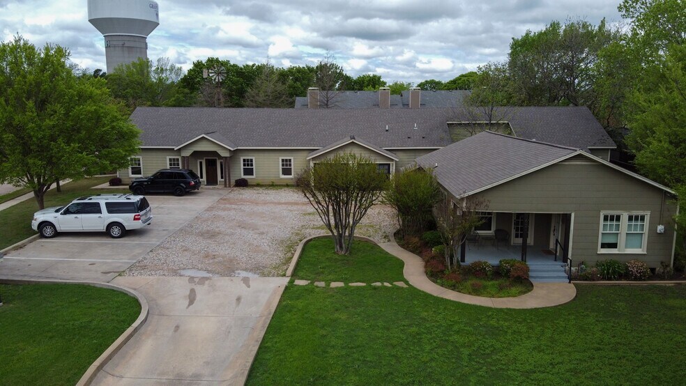 More Photos Of 621 N Main St, Grapevine Office For Sale