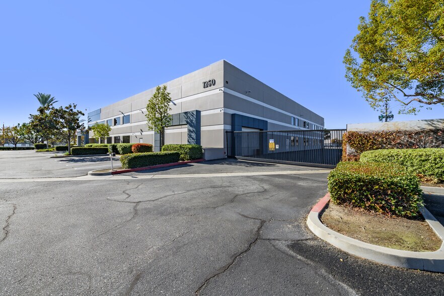 More Photos Of 1260 S DuPont Ave, Ontario Land For Lease