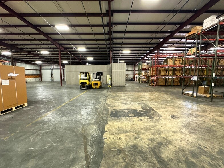 More Photos Of 2930 Maine Ave, Lakeland Distribution For Lease