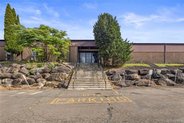 More Photos Of 380 NY-210, Stony Point Warehouse For Lease