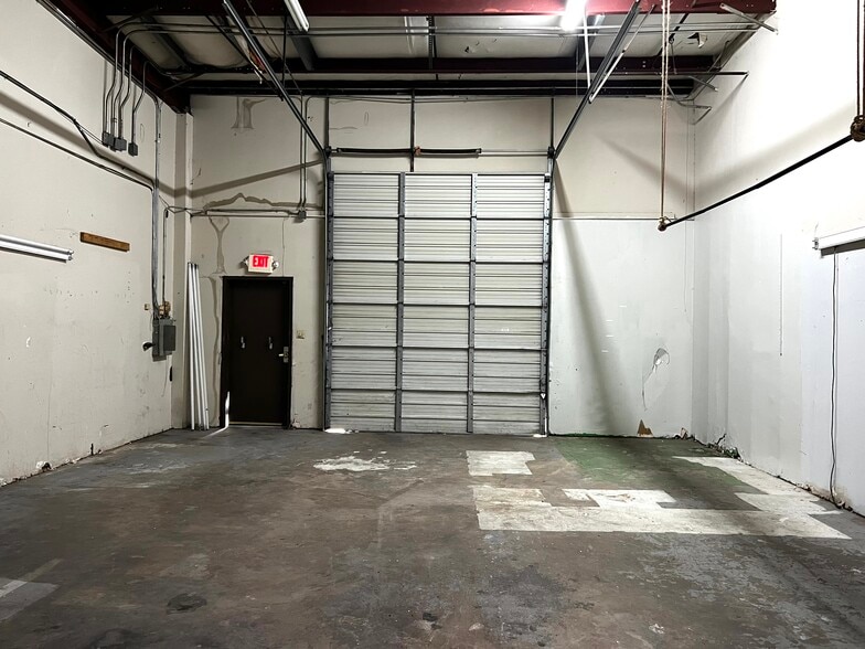 More Photos Of 3865-3877 Winchester Rd, Memphis Storefront For Lease