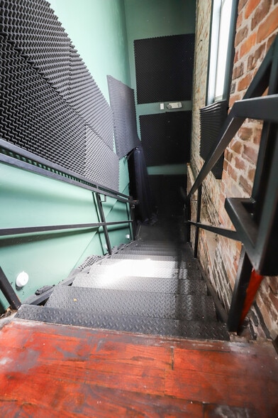 More Photos Of 109 S Main St, Gainesville Restaurant For Sale