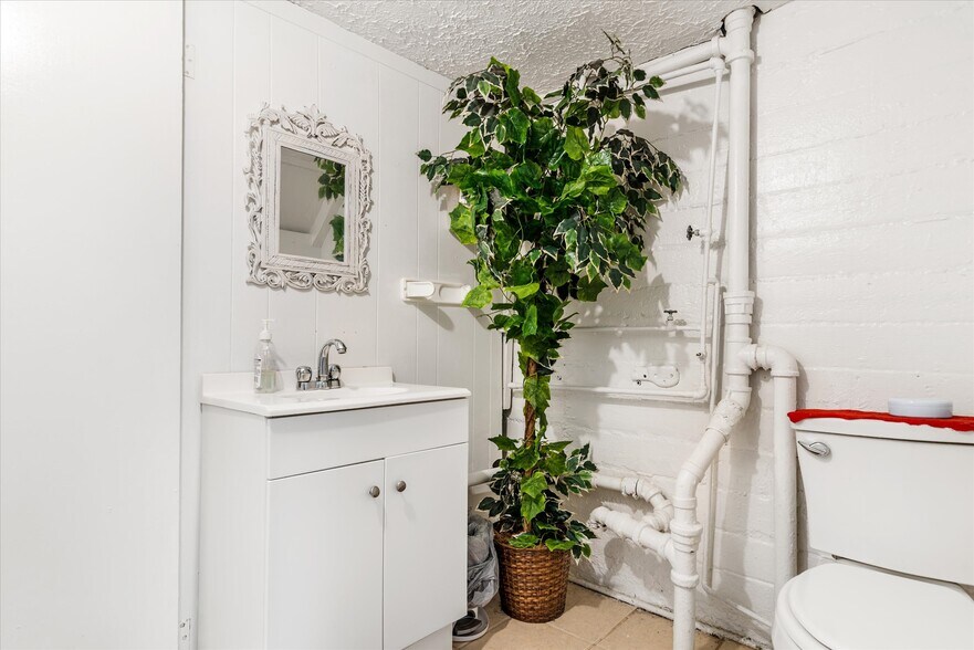 More Photos Of 119-07 Sutphin Blvd, Jamaica Religious Facility For Sale