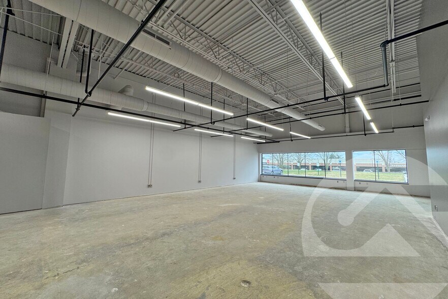 More Photos Of 39340 Country Club Dr, Farmington Hills Light Manufacturing For Lease