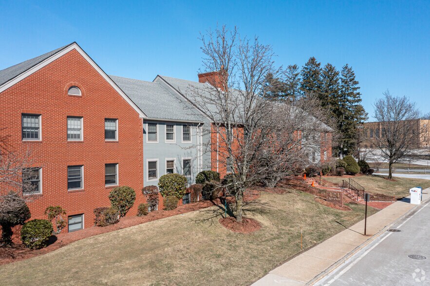 More Photos Of 424 Adams St, Milton Office For Lease
