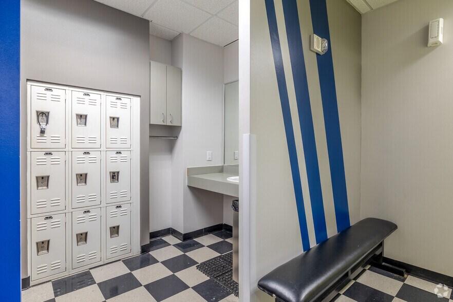 More Photos Of 8360 Lyndon B Johnson Fwy, Dallas Office For Lease