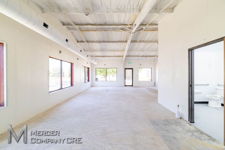 More Photos Of 2601 S Purdue Ave, Oklahoma City Flex For Lease