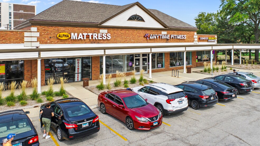 More Photos Of 1147 S York Rd, Bensenville General Retail For Lease