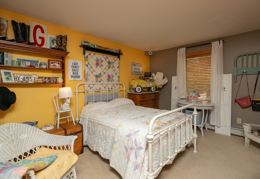 More Photos Of 1127 N Lakeshore Dr, Lake City Hotel For Sale