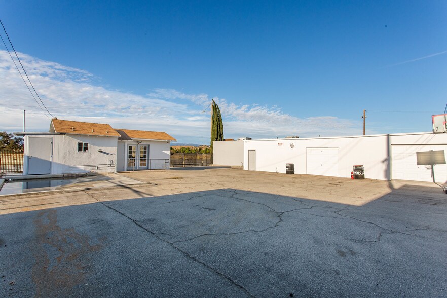Primary Photo Of 22414 13th St, Newhall Contractor Storage Yard For Lease
