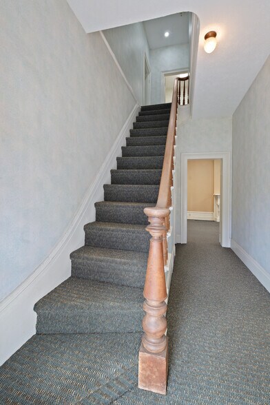 More Photos Of 1015 E Center St, Warsaw Office For Sale