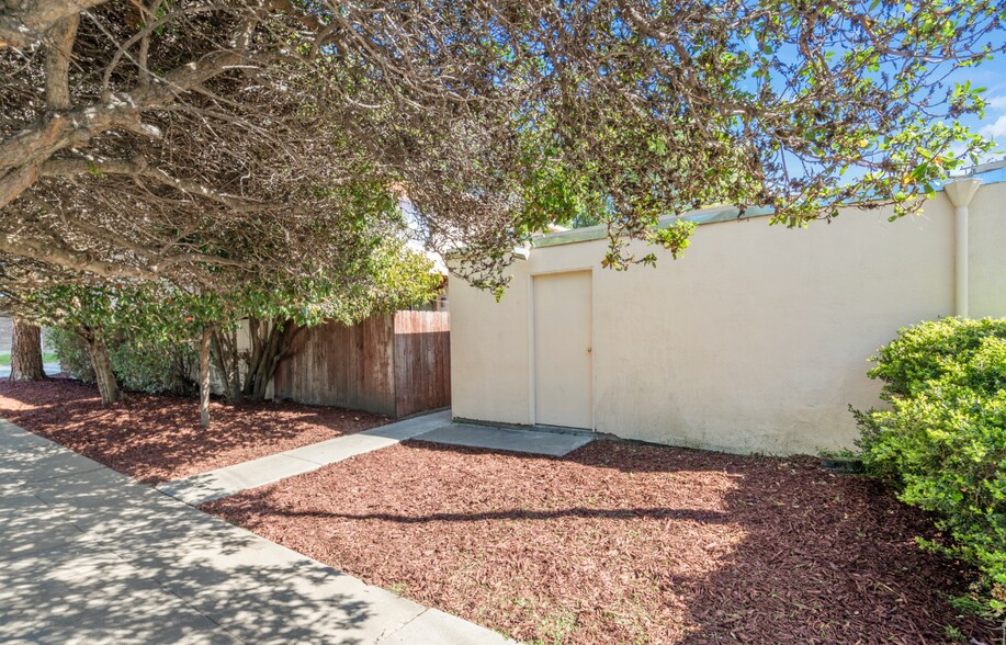 More Photos Of 3212 Rolison Rd, Redwood City Apartments For Sale