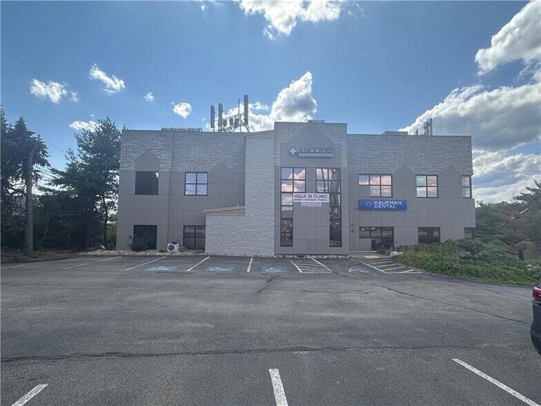 More Photos Of 10431 Perry Hwy, Wexford Office For Sale