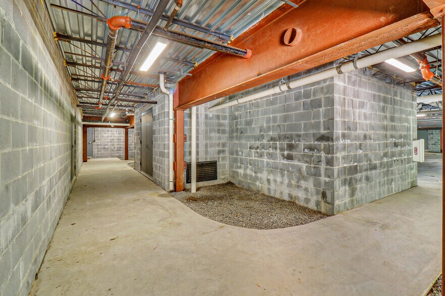 More Photos Of 10 Park Ln, Hilton Head Island Office For Sale