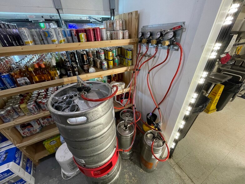 More Photos Of 208 W Arnold Ave, Arnold Restaurant For Sale