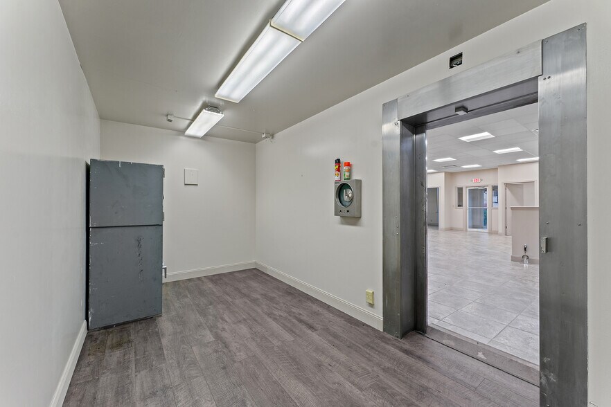 More Photos Of 403 Tenney Ave, Campbell Bank For Sale