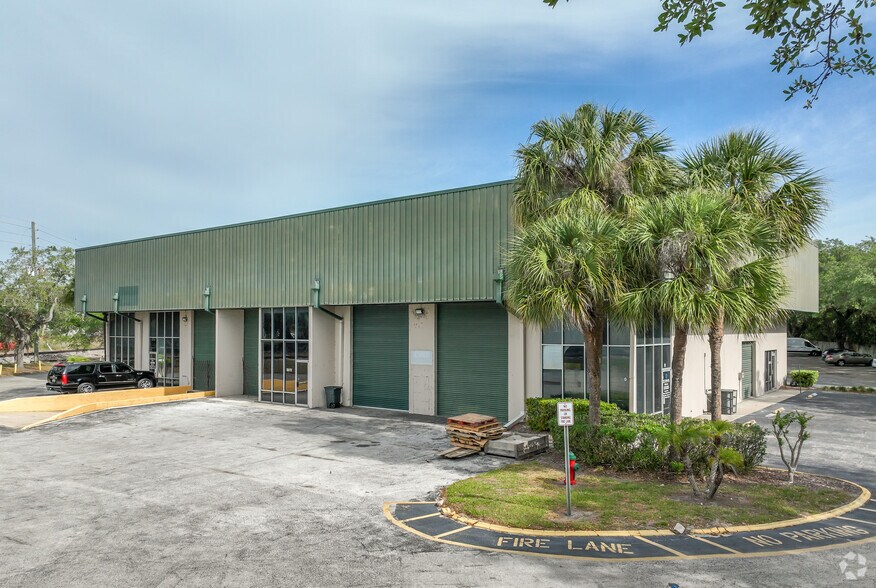 Primary Photo Of 3071 N Orange Blossom Trl, Orlando Warehouse For Lease
