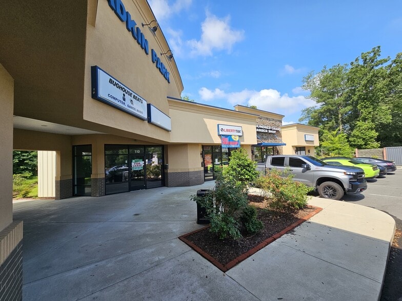 More Photos Of 5447 Yadkin Rd, Fayetteville Storefront For Lease