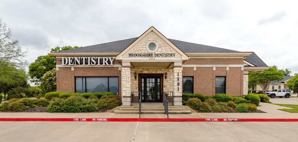 Primary Photo Of 1801 Precinct Line Rd, Hurst Medical For Lease