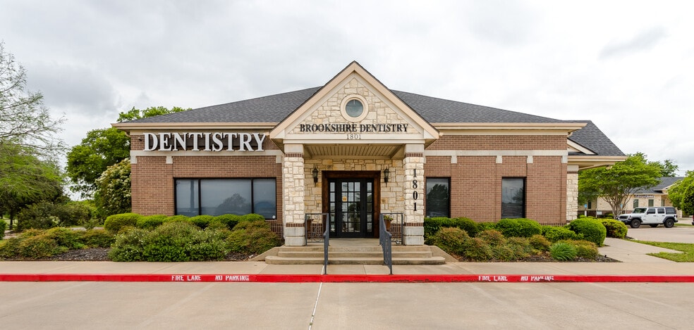 Primary Photo Of 1801 Precinct Line Rd, Hurst Medical For Lease