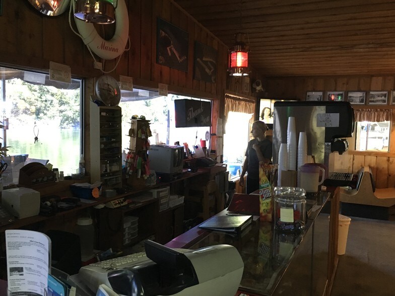 More Photos Of 136 S Homestead Ln, Lancaster Marina For Sale