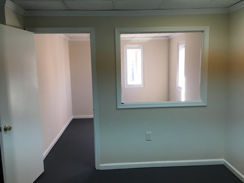 More Photos Of 6116 Rolling Rd, Springfield Medical For Sale