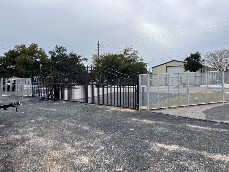 More Photos Of 3202 Barrancas Ave, Pensacola Industrial For Sale
