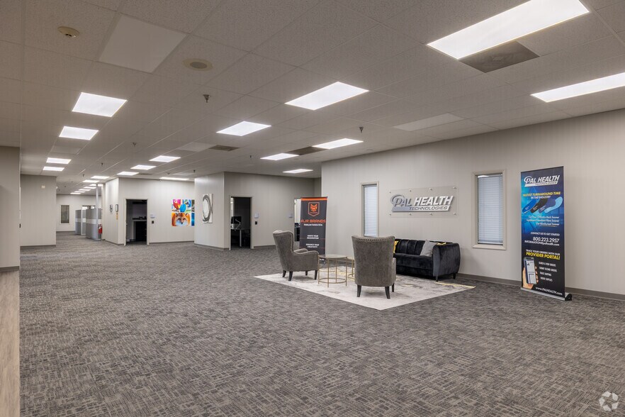 More Photos Of 1805 Riverway Dr, Pekin Distribution For Sale