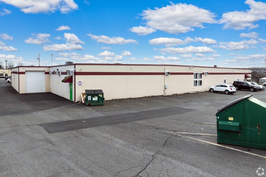 More Photos Of 252 Bethlehem Pike, Colmar Showroom For Lease