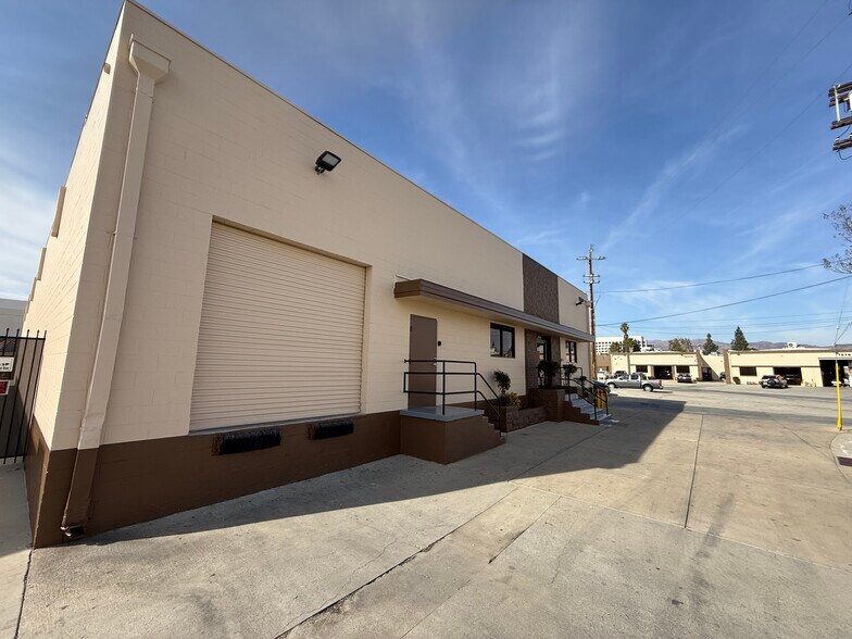 More Photos Of 8945 Quartz Ave, Northridge Warehouse For Lease