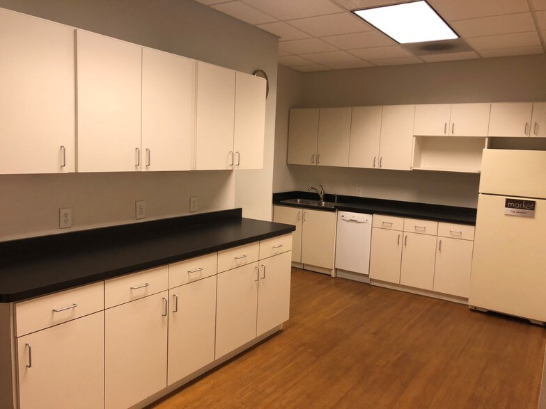 More Photos Of 2617 Rowland Rd, Raleigh Light Distribution For Lease