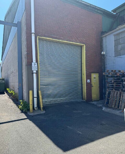 More Photos Of 4001-4017 Dell Ave, North Bergen Warehouse For Lease