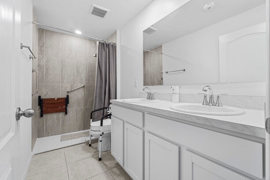 More Photos Of Licensed 6 Bed ALF, Ocala Healthcare For Sale