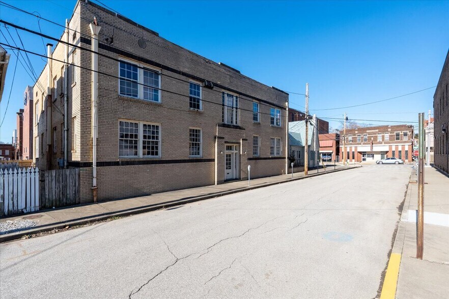 More Photos Of 926 Market St, Parkersburg Office Residential For Sale
