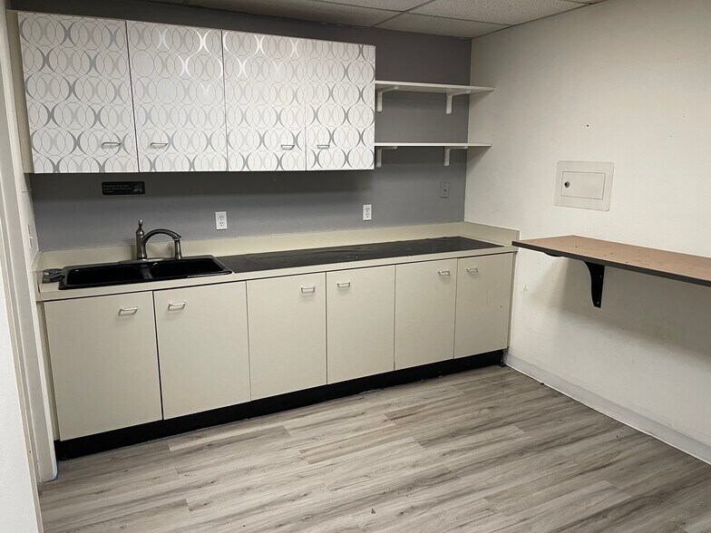 More Photos Of 127 N Main Ave, Fallbrook Storefront Retail Office For Lease