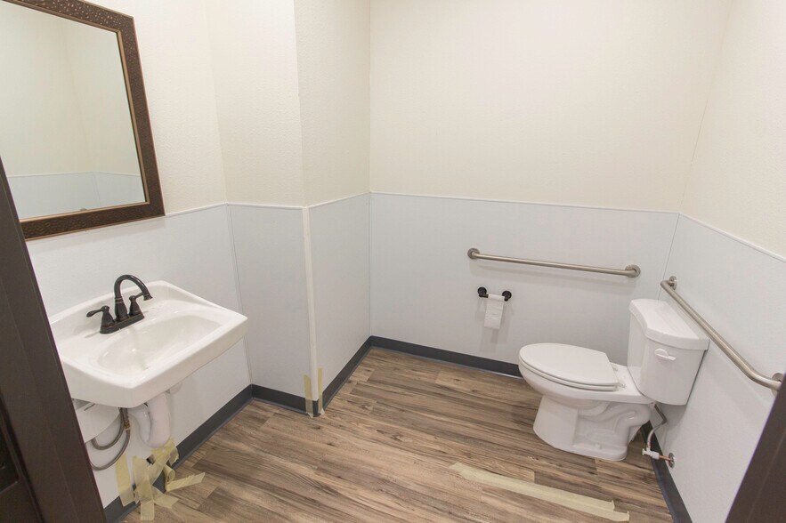 More Photos Of 113 E State Highway 121, Coppell Office For Sale