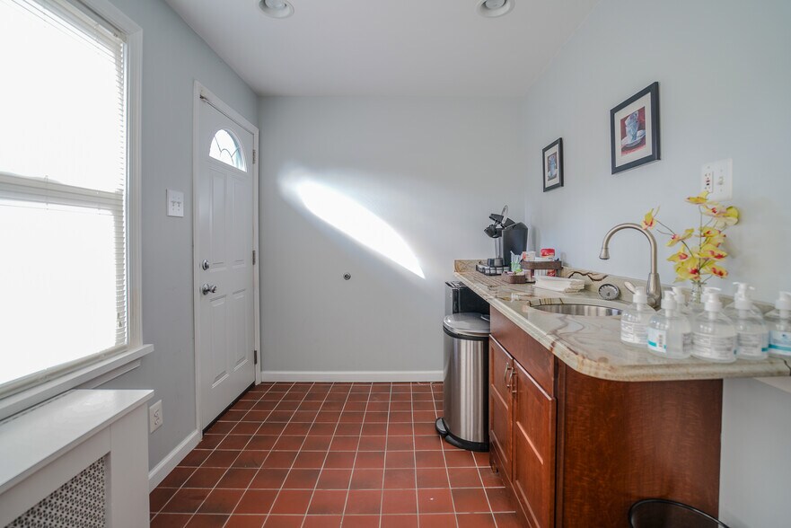 More Photos Of 625 Byberry Rd, Philadelphia Funeral Home For Sale