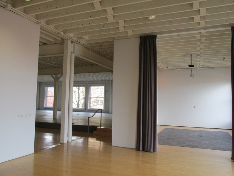 More Photos Of 1532 SW Morrison St, Portland Office For Sale
