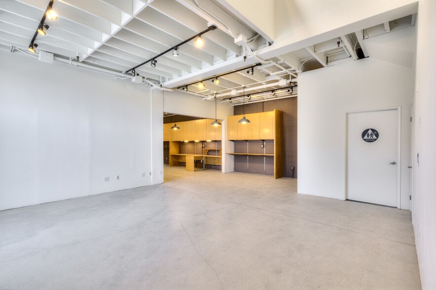 More Photos Of 1633-1639 Electric Ave, Venice Light Manufacturing For Lease