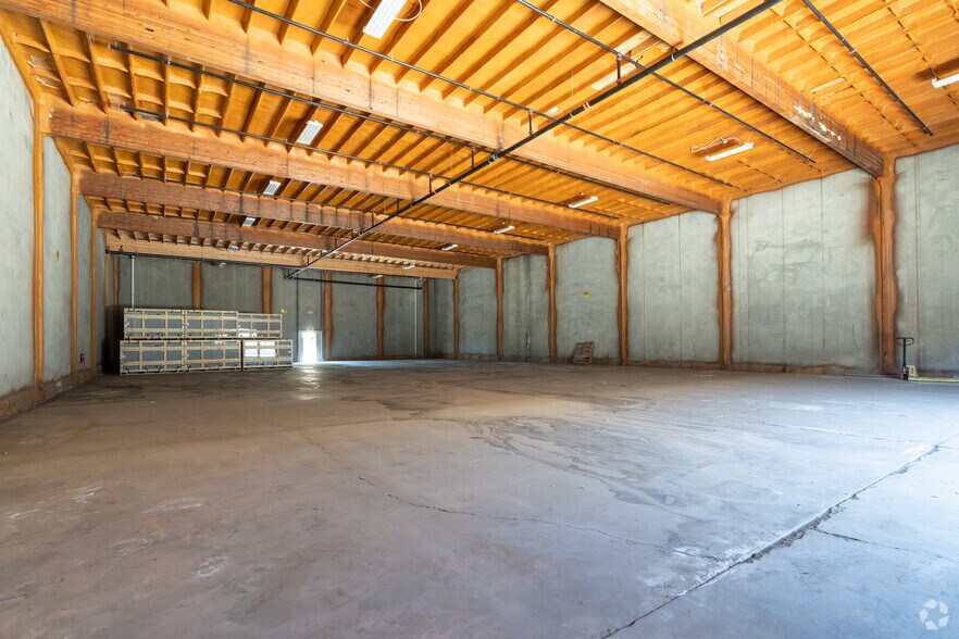 More Photos Of 430 W Ventura St, Dinuba Warehouse For Lease