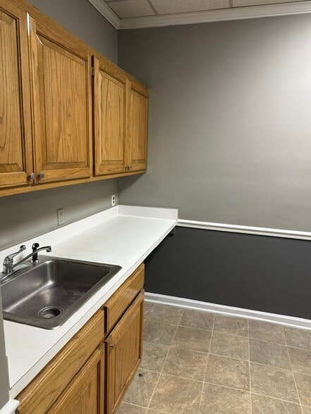 More Photos Of 4813 Nolensville Pike, Nashville Office For Lease