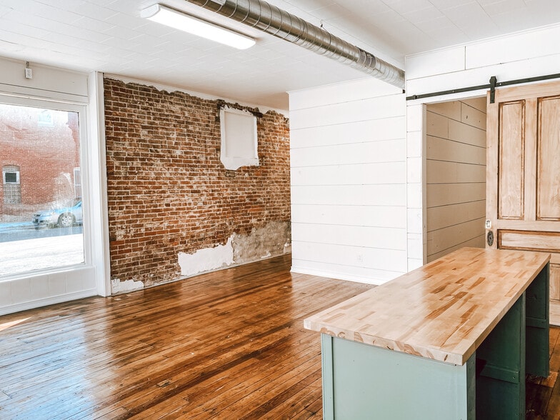 More Photos Of 200 W Main St, Staunton General Retail For Lease