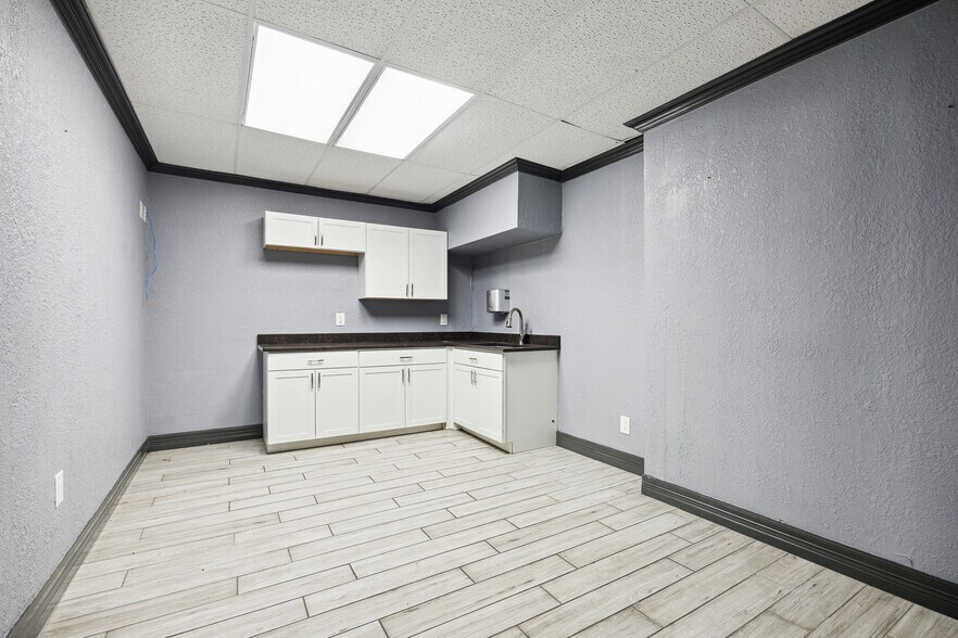 More Photos Of 2102-2112 Pease St, Houston Unknown For Lease