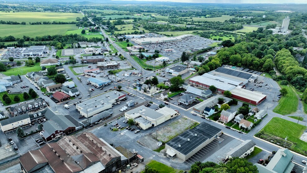 More Photos Of 550 S Main St, Nazareth General Retail For Sale