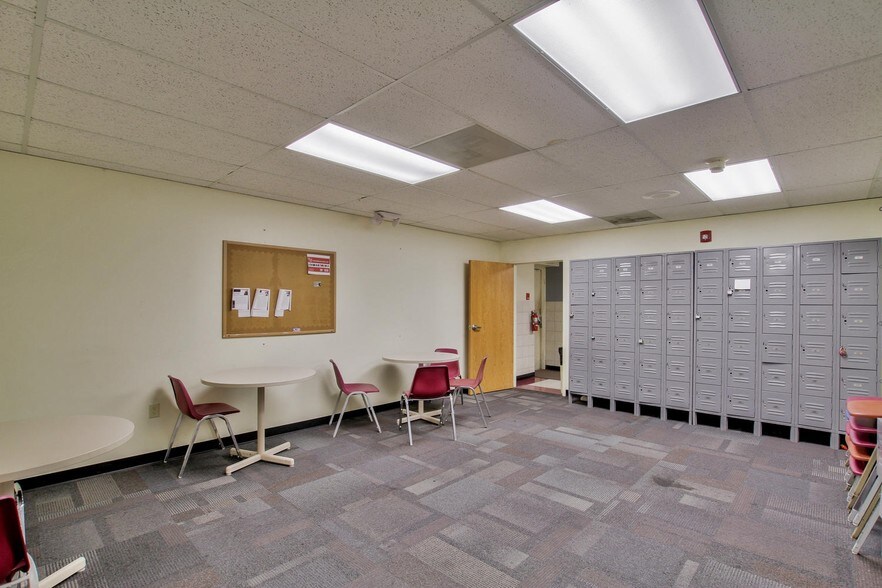 More Photos Of 7370 E 37th St, Wichita Flex For Lease