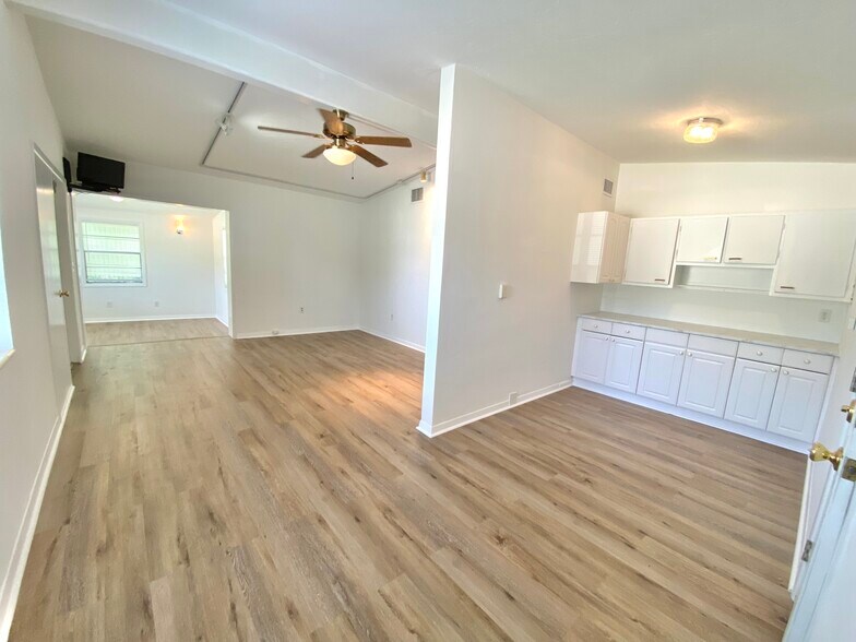 More Photos Of 1985 31st Ave, Vero Beach Office For Sale