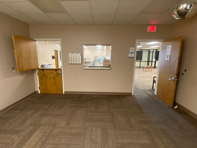 More Photos Of 2212 W Kearney St, Springfield Office For Sale